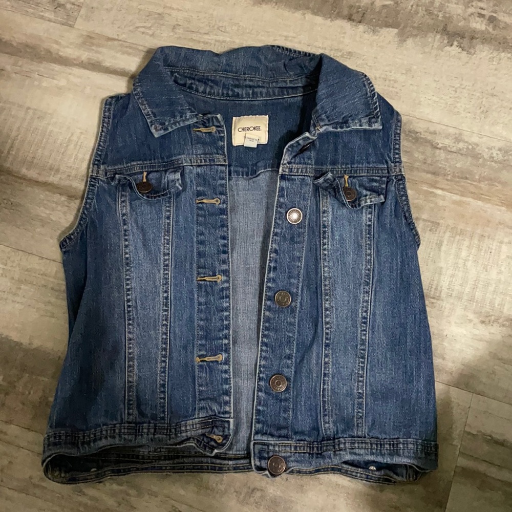 Sleeveless jean jacket
